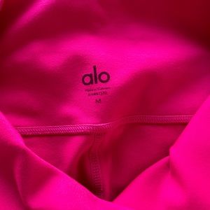 Alo 7" High-Waist Biker Short in Hot Pink- like new